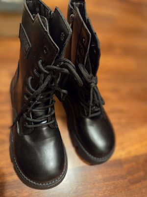 SH Fashion Shoes Black Ankle Boots Size 38 Like New