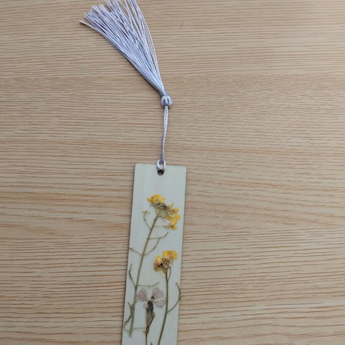 Set of 2 bookmarks with dried flowers new