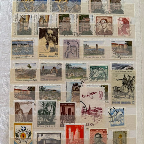 Stamp album collection #1037 like new, 16 pages, international