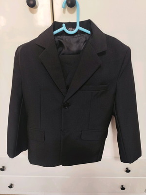 Children's suit like new, black, age 6-8