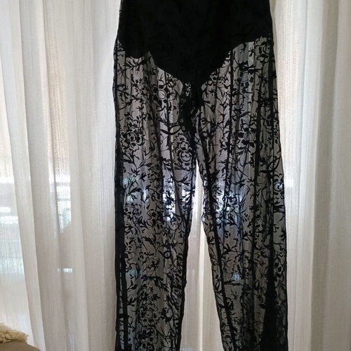 Sisley Lace Pants black like new with inner lining