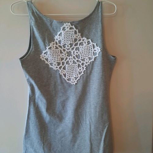 H&M women's grey top with knitted motif like new, size medium