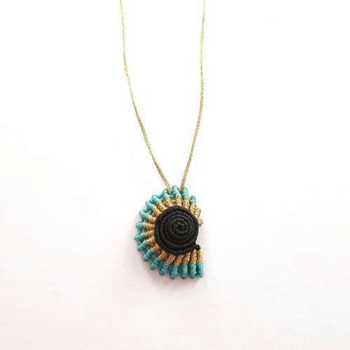 Women’s handmade nautilus shell necklace new, black and gold