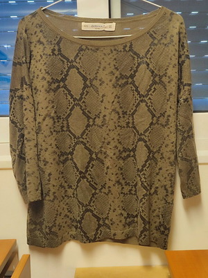 Μπλούζα Zara medium oversized χακί μαύρη φιδιού σχέδιο σαν καινούργια