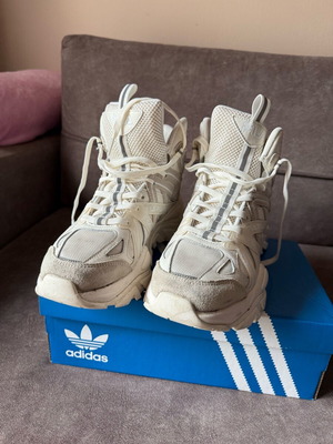 Fila λευκά αθλητικά παπούτσια μεταχειρισμένα, μέγεθος 40