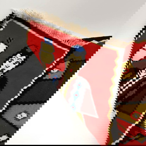 Παλιό υφαντό χαλάκι μεταχειρισμένο με μικρή φθορά