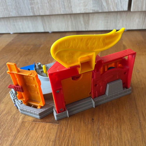 Hot Wheels pizza track like new with pizza launcher lever