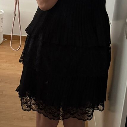 Bershka black dress with ruffles and lace size L like new