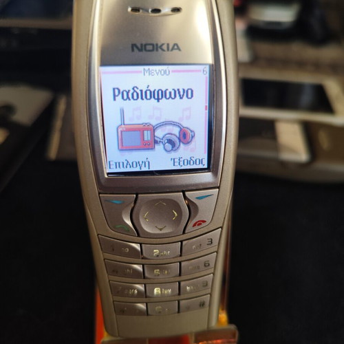 Nokia 6610 mobile phone like new, silver with protective case