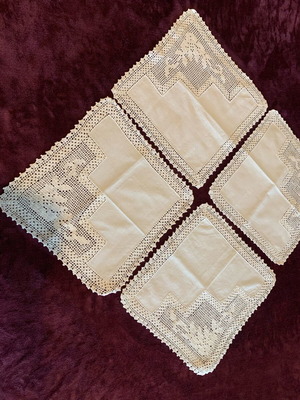 Handmade napkins like new, set of four with knitted lace corners vintage