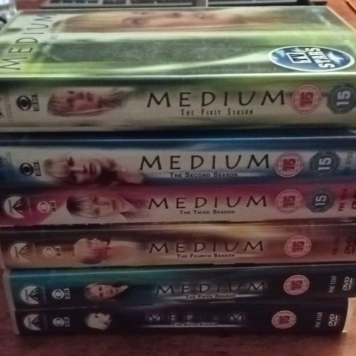 DVD TV series Nip/Tuck, Medium, Scrubs complete seasons, like new