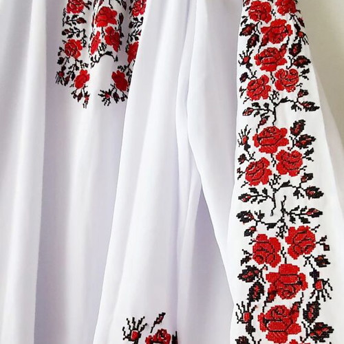 Blouse with embroidered flowers new, size M