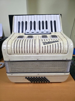Weltmeister accordion 40 bass used, vintage, functional
