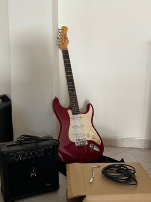 Alliance electric guitar with amplifier and case like new