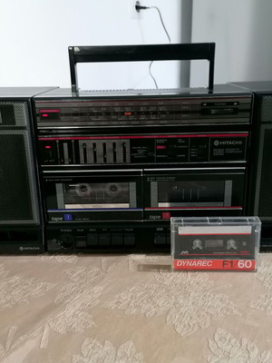 Радиокасетофон Hitachi TRK-540W употребяван, модел 1985