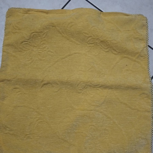Yellow pillowcase 42×42 like new