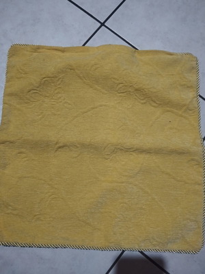 Yellow pillowcase 42×42 like new