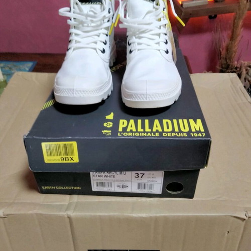 Palladium women's hiking shoes new, white, size 37