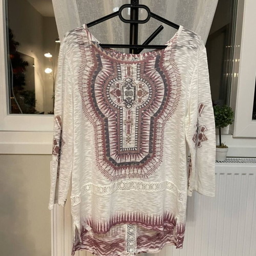 Blouse with pattern, 3/4 sleeve, size L, like new