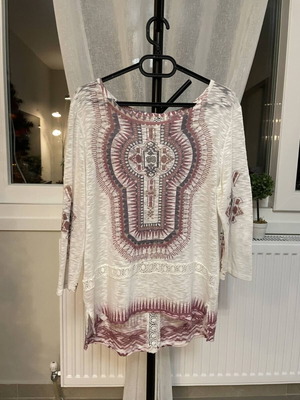 Blouse with pattern, 3/4 sleeve, size L, like new