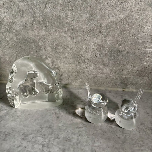 Vintage animal figurines like new