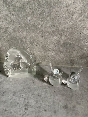 Vintage animal figurines like new