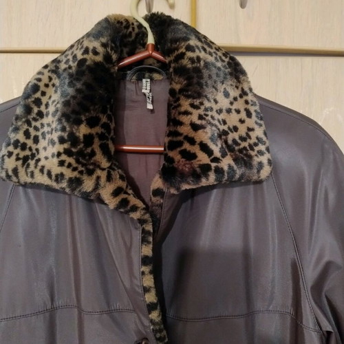 Leather coat with faux fur like new, brown