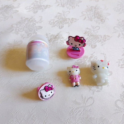 Hello Kitty figures like new, pack with capsules and cards