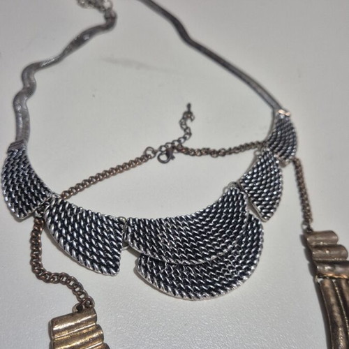 Set of necklaces, gold and silver color