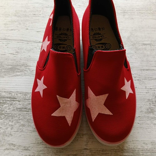 Women's shoes new, red with white stars, platform sole