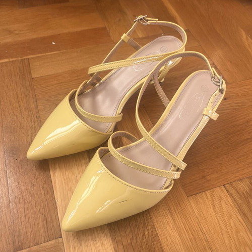 Spot On yellow high heel shoes size 38 with slight stain