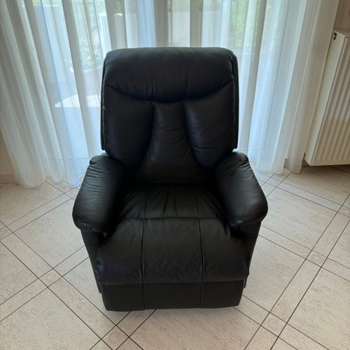 Relax armchair in black leatherette like new