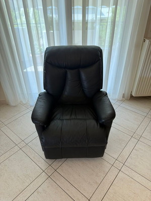 Relax armchair in black leatherette like new