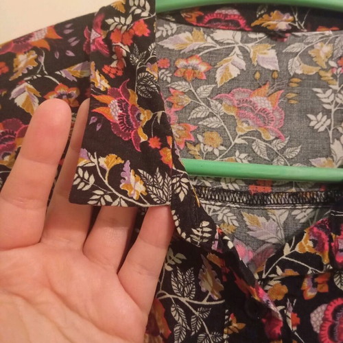 H&M shirt used, black floral M/L