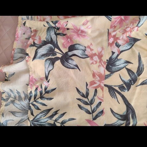 Floral mini skirt like new, yellow, elastic waist