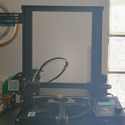 Ender 3D Printer like new with 2 PLA and glass plate