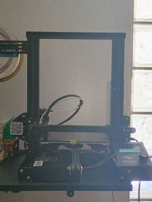 Ender 3D Printer like new with 2 PLA and glass plate