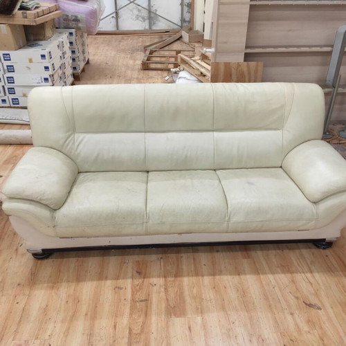 Three-seater leather sofa used, color ecru, 2.06x0.55
