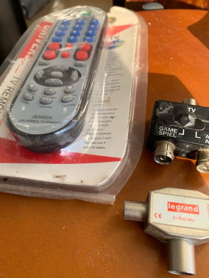 Universal JS3002A remote control, RF switch and TV splitter used