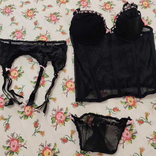 Lingerie set new, black and pink, size 70A and small