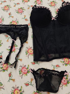Lingerie set new, black and pink, size 70A and small