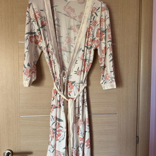 Women's floral robe and nightgown set like new, size L