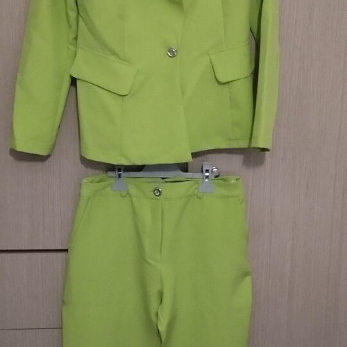 Women's green suit like new