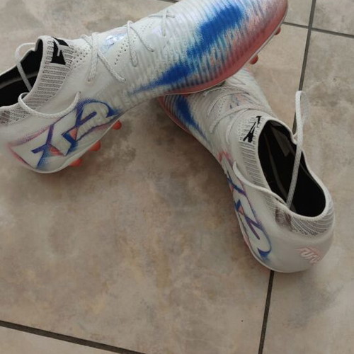 Puma Future 8 Ultimate MG football boots, size 43, white