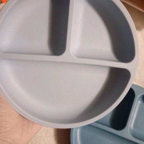 Silicone plates with suction cups like new, set of 2