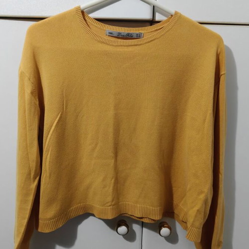 Zara women's knitted sweater mustard color like new size Medium