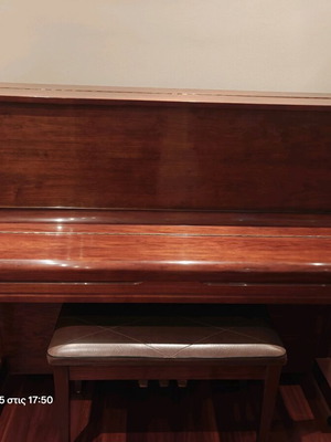 Young Chang U-121 piano like new, wooden walnut model 1996