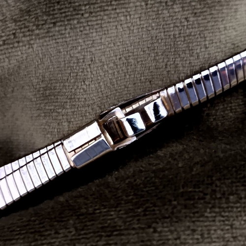 Vintage metal snake belt silver with iridescent hues, like new