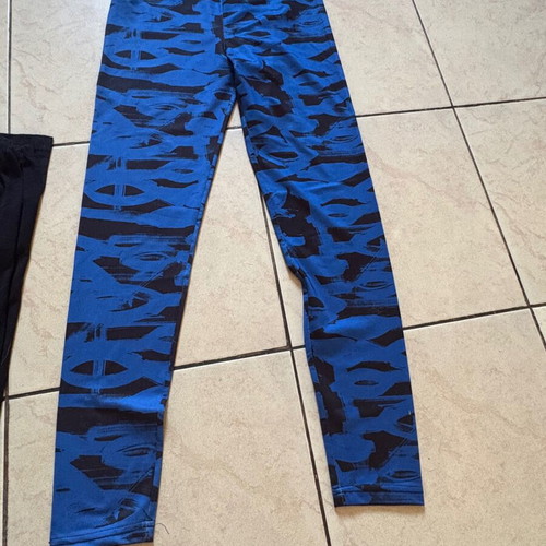 Pack of 4 women's leggings with gift blouse, S/M