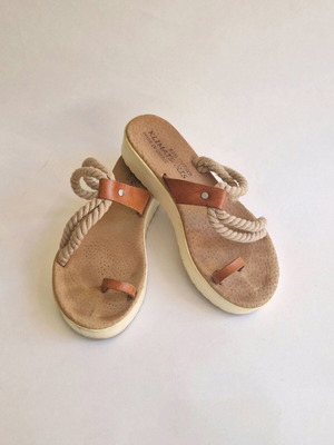 Leather sandals like new, beige and brown, size 36